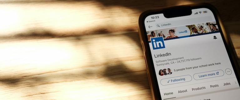 Crafting a Standout LinkedIn Profile with AI Tools